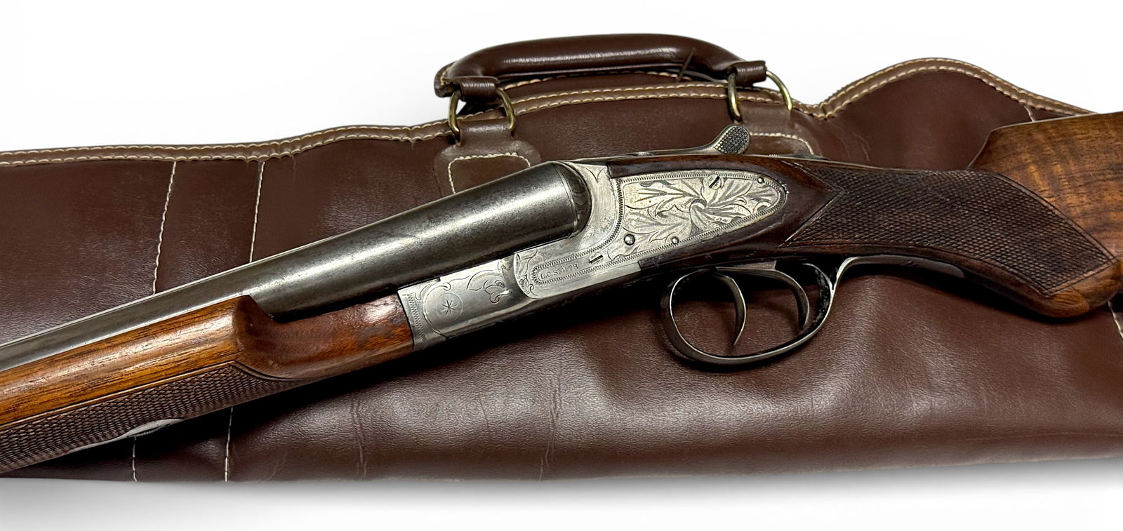 1940s LC Smith Ideal Grade Featherweight 12 GA. SxS Double Barrel Hammerless Shotgun in Case: S#: FW77797, matching on receiver, barrels and forend | 26" London Steel Barrels | Solid rib with dual bead sights | Nice beavertail forearm | Beautiful grain in wood stock with fine checkering |