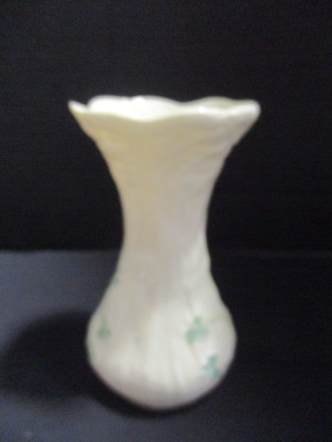 Belleek Shamrock Vase (1 of 5)