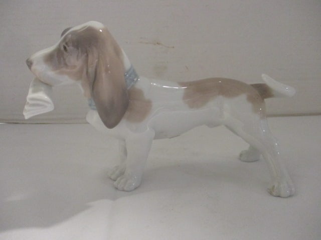 Lladro "Morning Delivery" Porcelain Dog Figurine (1 of 9)