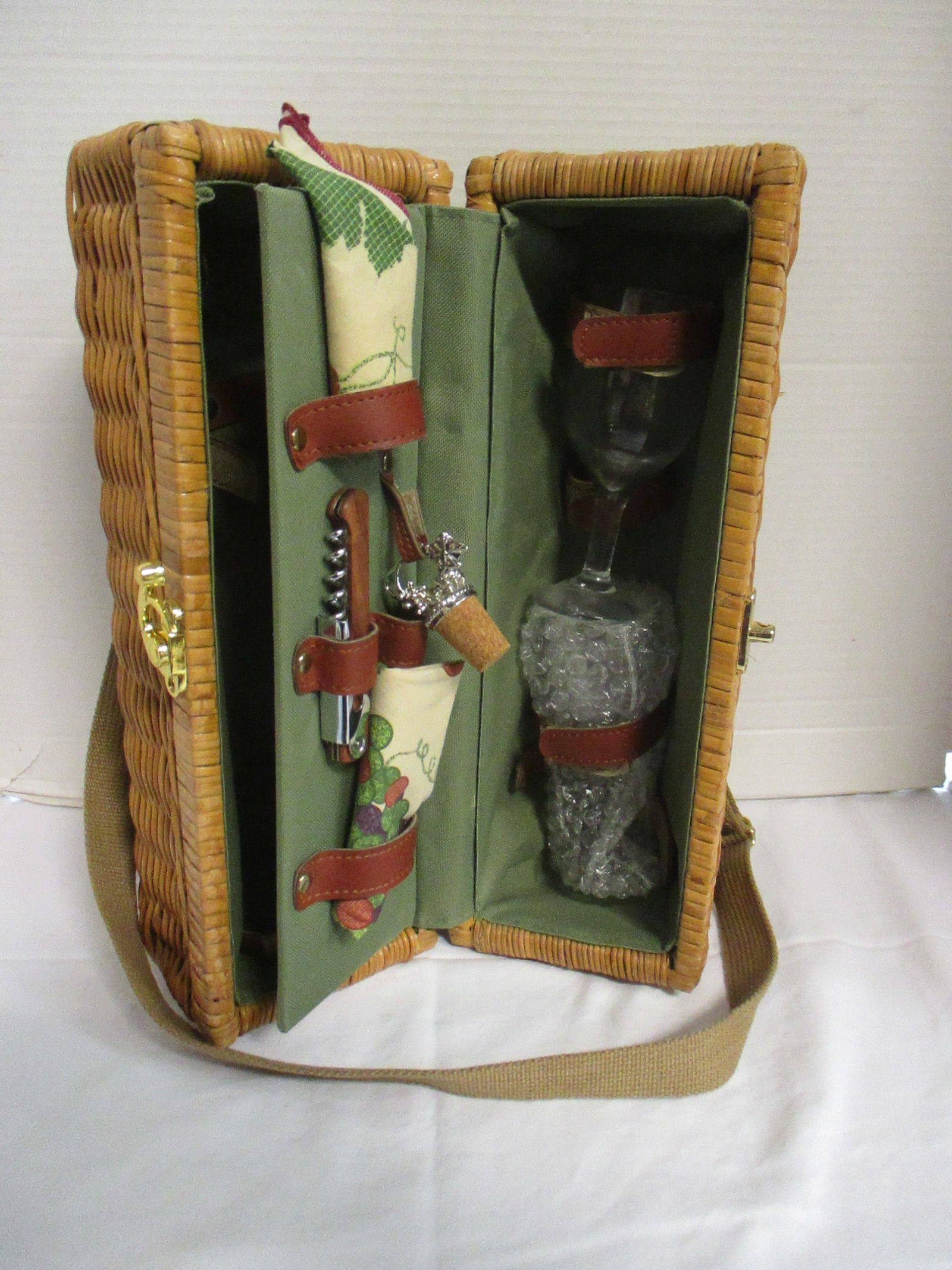 Wicker Wine for 2 Carrier Set: Includes plastic stems, napkins, bottle stopper and bottle opener 
