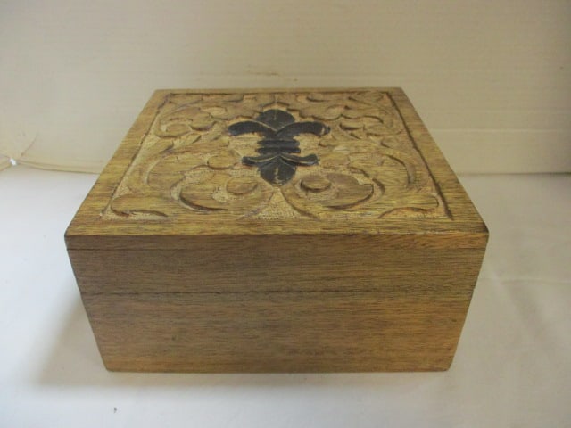 Hand Carved Hinged Lid Box (1 of 9)