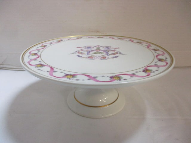 Richard Ginori Italian Handpainted Porcelain Cake Stand: 9 1/2"dia x 4"h, per consigner hard to find pattern 