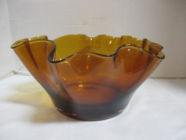 Large Honey Amber Fluted Art Glass Bowl (1 of 6)