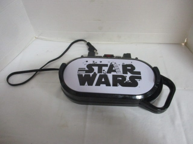 Like New Star Wars Pancake Maker: powers on, makes Darth Vader and RTD2 image pancakes 