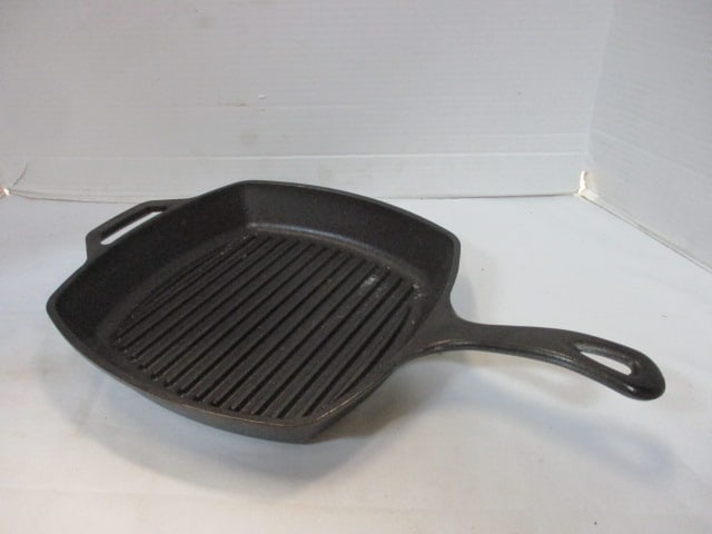 Vintage Lodge Cast Iron Square Griddle Pan (1 of 5)