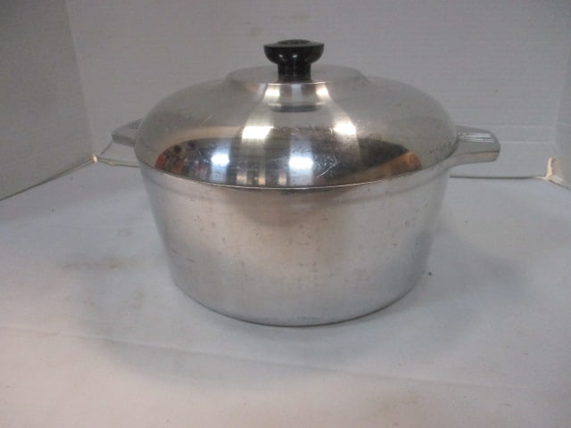 Classic Magnalite Cast Aluminum Dutch Oven Roaster (1 of 7)