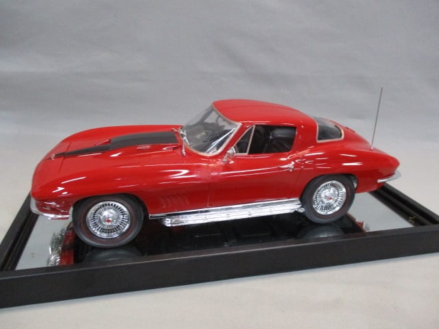 1965 Chevrolet Corvette Hard Plastic Model Car 1:16 Scale - 2