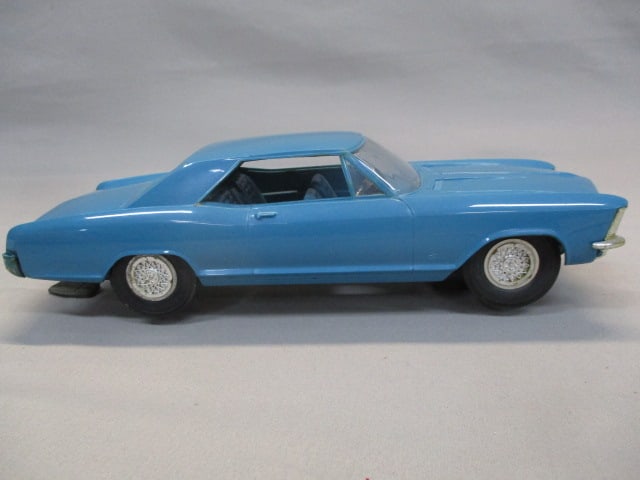 Cox Slot Car 1965 Buick Riviera - 5