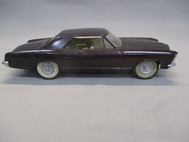 Cox Slot Car 1963 Buick Riviera - 4