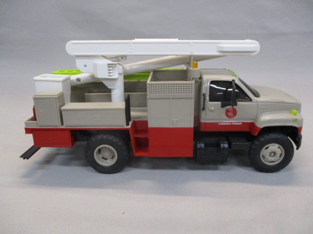 Virginia Power GMC Top Kick Bucket Truck - 5