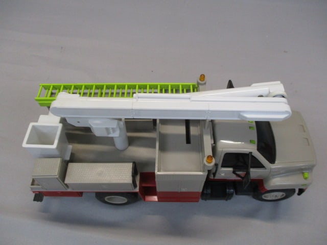 Virginia Power GMC Top Kick Bucket Truck - 6