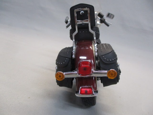 Franklin Mint Harley Davidson Heritage Motorcycle in Case - 13