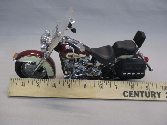 Franklin Mint Harley Davidson Heritage Motorcycle in Case - 14