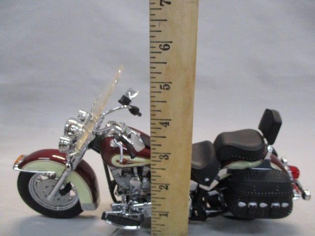 Franklin Mint Harley Davidson Heritage Motorcycle in Case - 15