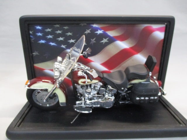 Franklin Mint Harley Davidson Heritage Motorcycle in Case: . 