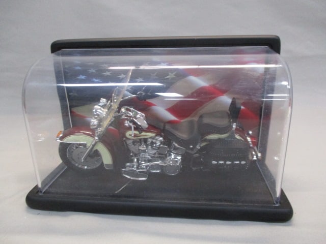 Franklin Mint Harley Davidson Heritage Motorcycle in Case - 2
