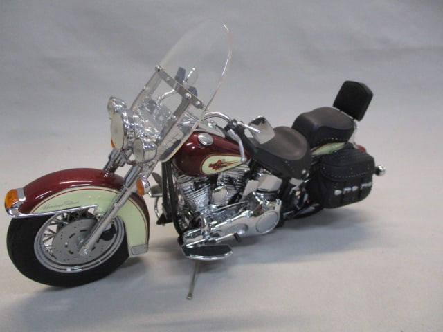 Franklin Mint Harley Davidson Heritage Motorcycle in Case - 3