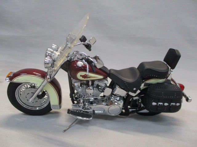 Franklin Mint Harley Davidson Heritage Motorcycle in Case - 4