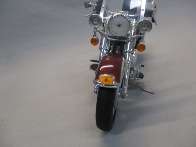 Franklin Mint Harley Davidson Heritage Motorcycle in Case - 8