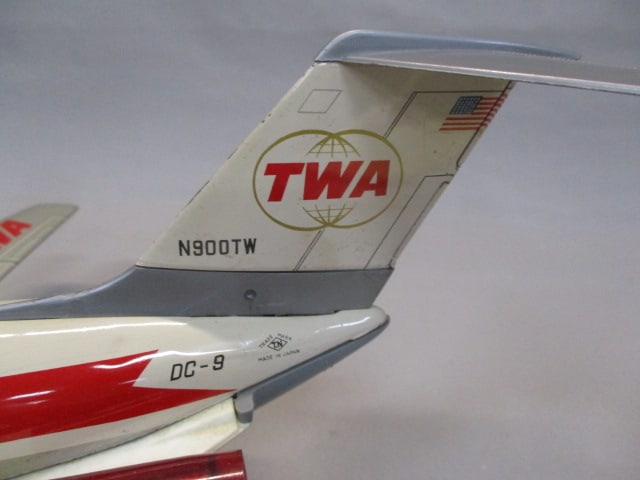 1960's TWA Douglas DC9 Tin Litho Toy Battery Operated - 4