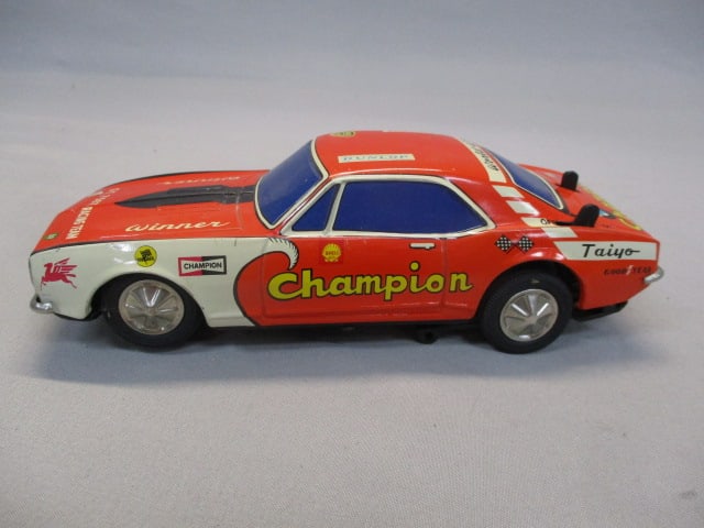 1970's/80's Champion Non-Fall Mystery Bump-N-Go Tin Toy - 3