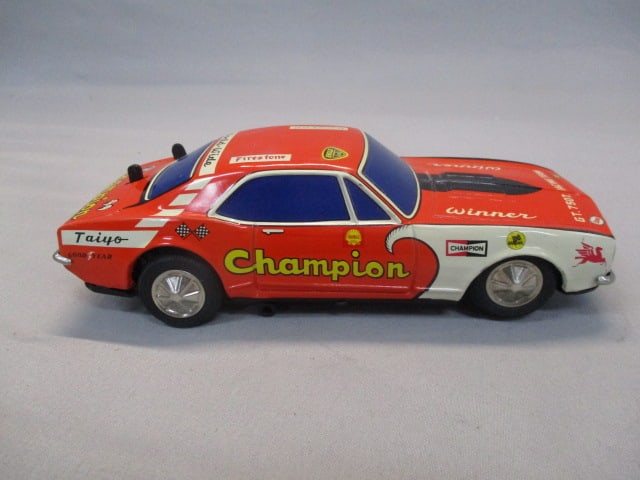 1970's/80's Champion Non-Fall Mystery Bump-N-Go Tin Toy - 5