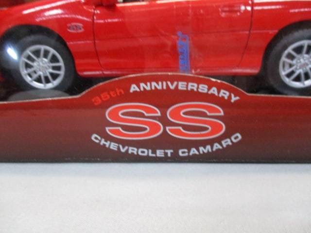 35th Anniversary 2002 Chevrolet Camaro SS Diecast Car - 3