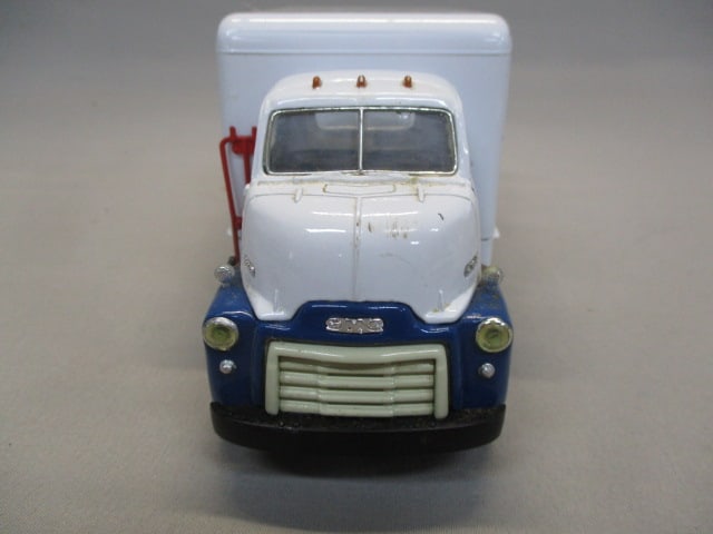 1952 GMC Insulated Van "West Virginia Beer & Ale" - 4