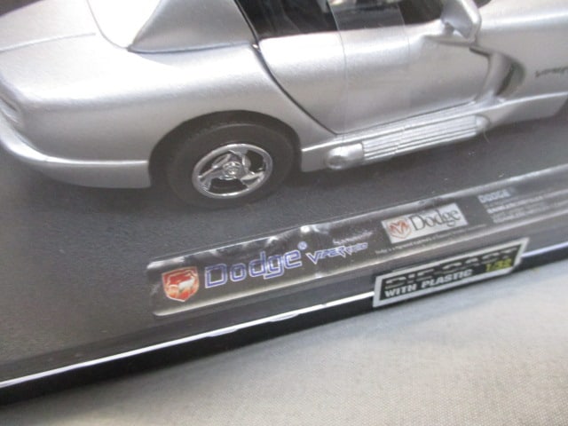 7 Diecast Cars in Display Cases - See All Pictures - 11