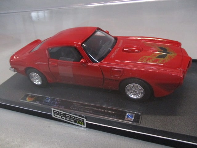 7 Diecast Cars in Display Cases - See All Pictures - 4