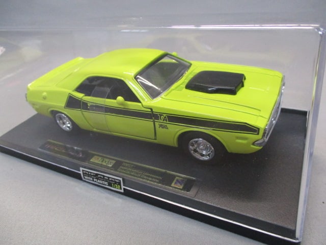 7 Diecast Cars in Display Cases - See All Pictures - 8