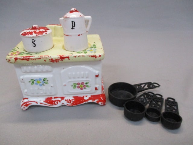 Vintage Ceramic Stove w/Salt & Pepper Shakers: With Storage For Measuring Spoons Made in Japan 4.5" x 4"