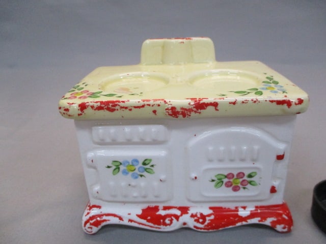 Vintage Ceramic Stove w/Salt & Pepper Shakers - 3