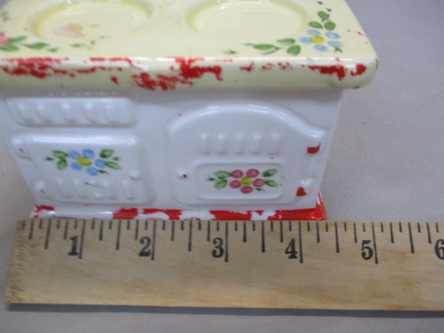 Vintage Ceramic Stove w/Salt & Pepper Shakers - 8