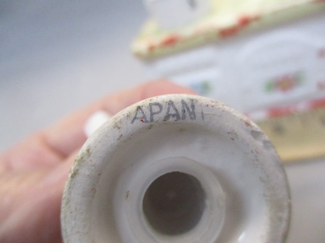 Vintage Ceramic Stove w/Salt & Pepper Shakers - 9