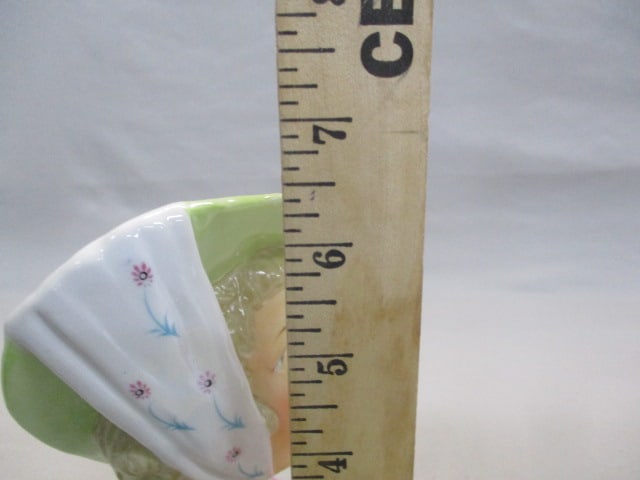 6.5 Ucago Lady Head Vase - 7