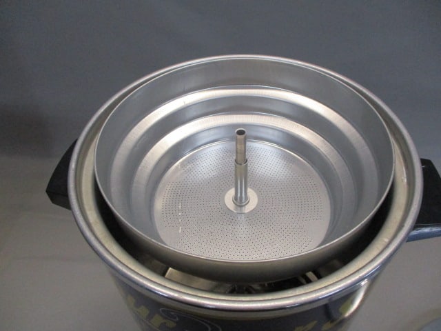 1960's Monroe 30 Cups Coffee Pot By West Bend - 4