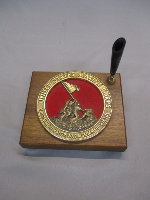 United States Marine Corps Medallion w/Pen Holder (1 of 4)