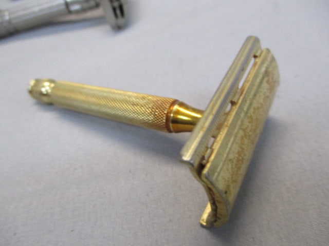 3 Vintage Razors - 3