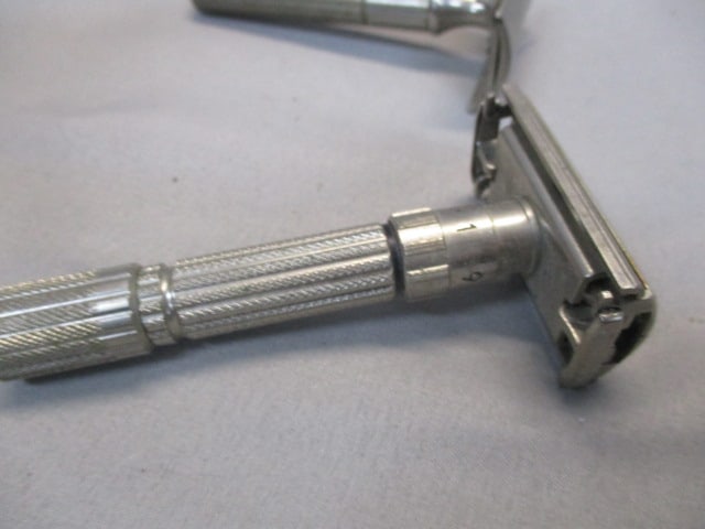 3 Vintage Razors - 4