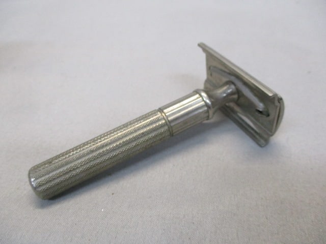 3 Vintage Razors - 6