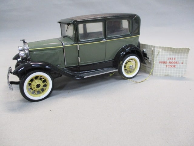 Franklin Mint 1930 Ford Model T Tudor Diecast Car 1:24 Scale (1 of 15)
