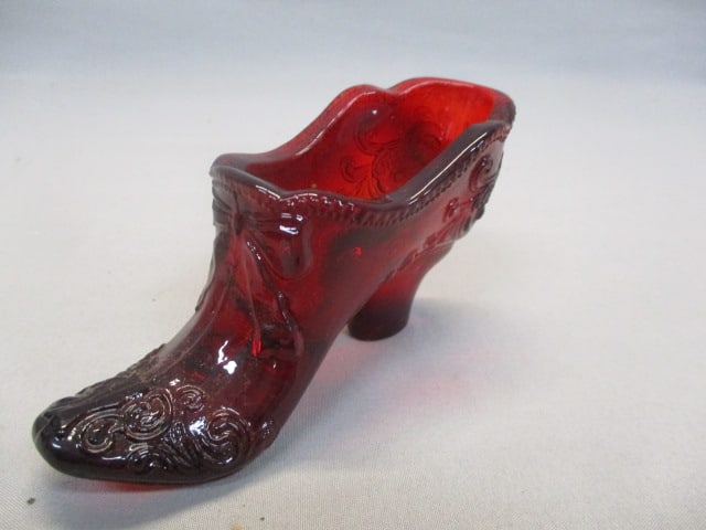 Fenton Ruby Red Glass Slipper "Cabbage Rose" Pattern (1 of 6)