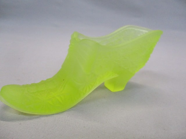 Vintage Boyd Yellow Vaseline Slipper: 5.5" x 2.5" 