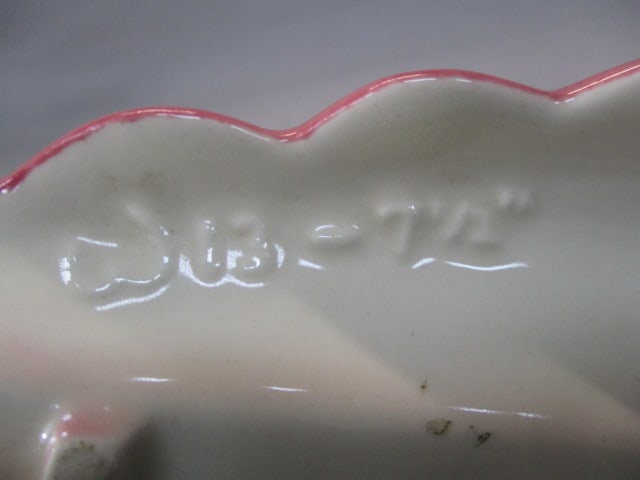 Hull Pottery Conch Shell Wall Pocket "Woodland" Pattern - 6