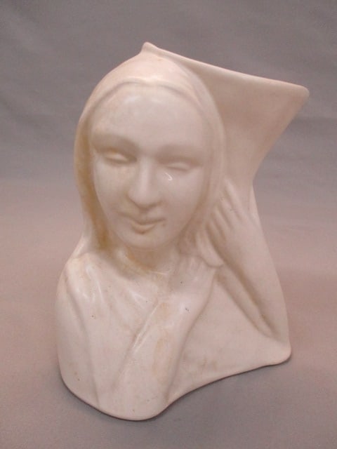 1940's Shawnee Hull Pottery Lady Planter/Vase: .