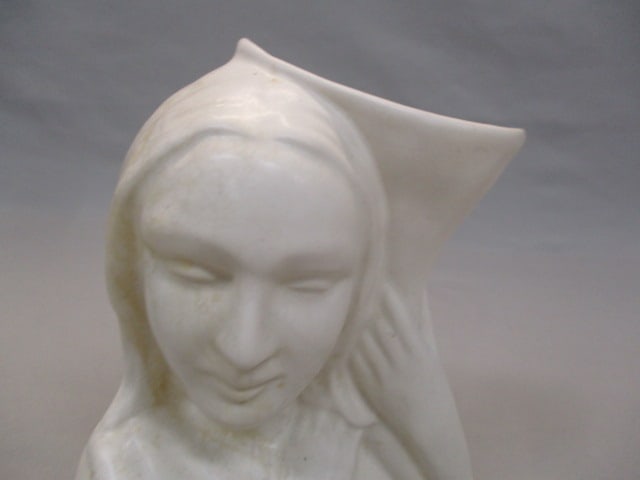 1940's Shawnee Hull Pottery Lady Planter/Vase - 2