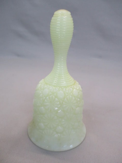 Fenton Daisy & Button Custard Vaseline Bell 6" (1 of 4)