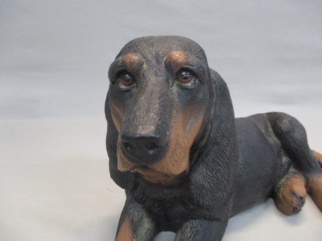 1991 Homeco Resin Coonhound 15" x 8" - 2