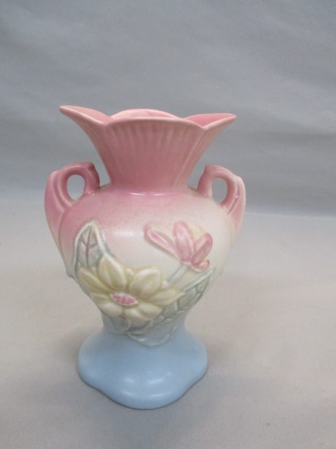 1940's USA 4-6 1/4 "Magnolia" Double Handle Vase (1 of 8)